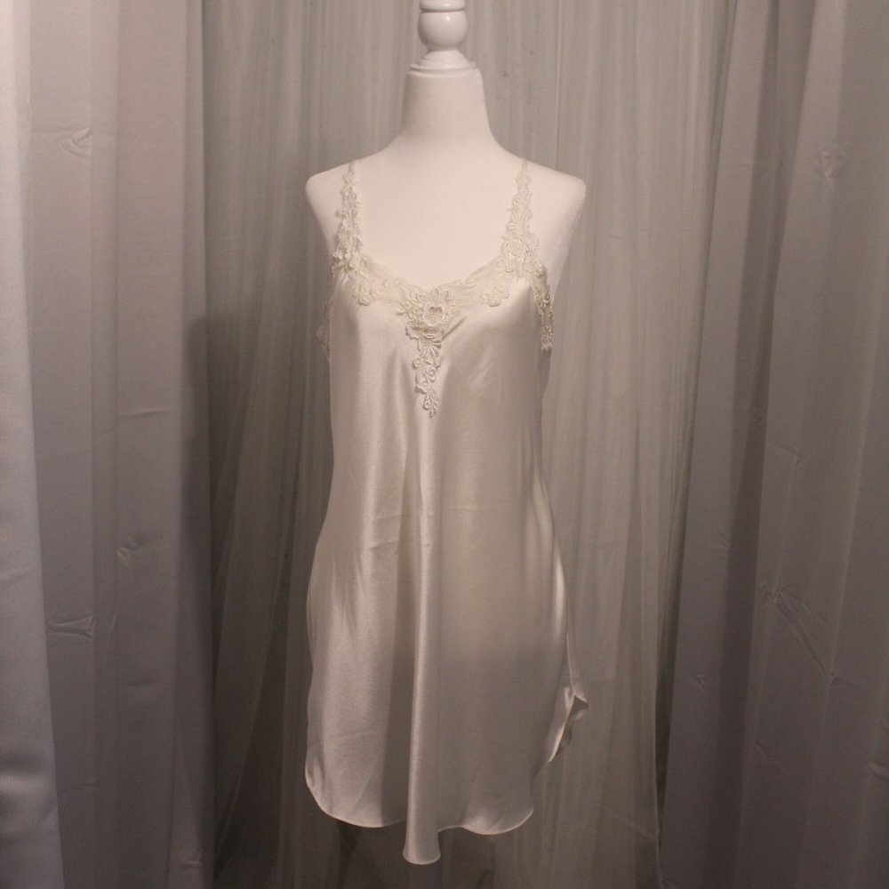 Dentelle White Nightie